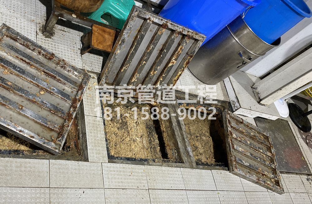 城管中隊食堂隔油池清理